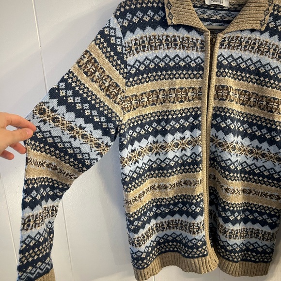 Northern Reflections Zip up. No size tag fits small-medium. - Picture 2 of 5